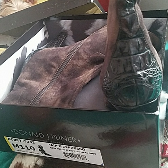 Boots - Picture 4 of 4